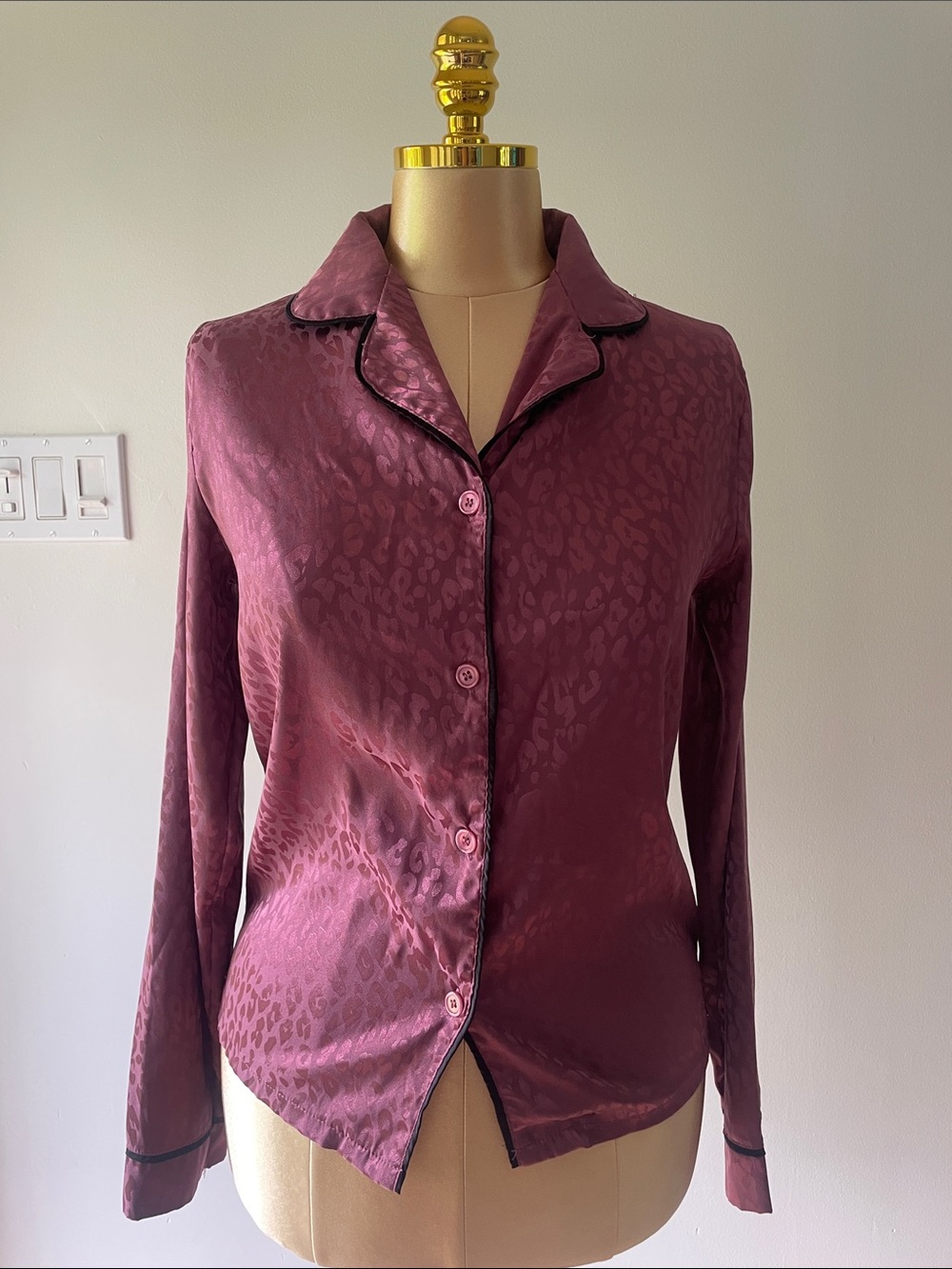 BCBGMaxAzria Women’s Satin Leopard-Print Button Front Top - Wine